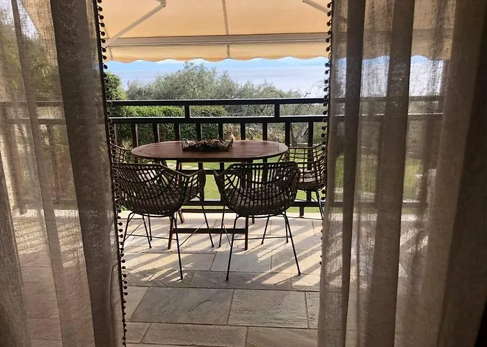 Olive Tree Bay 度假居 莱福卡斯特龙